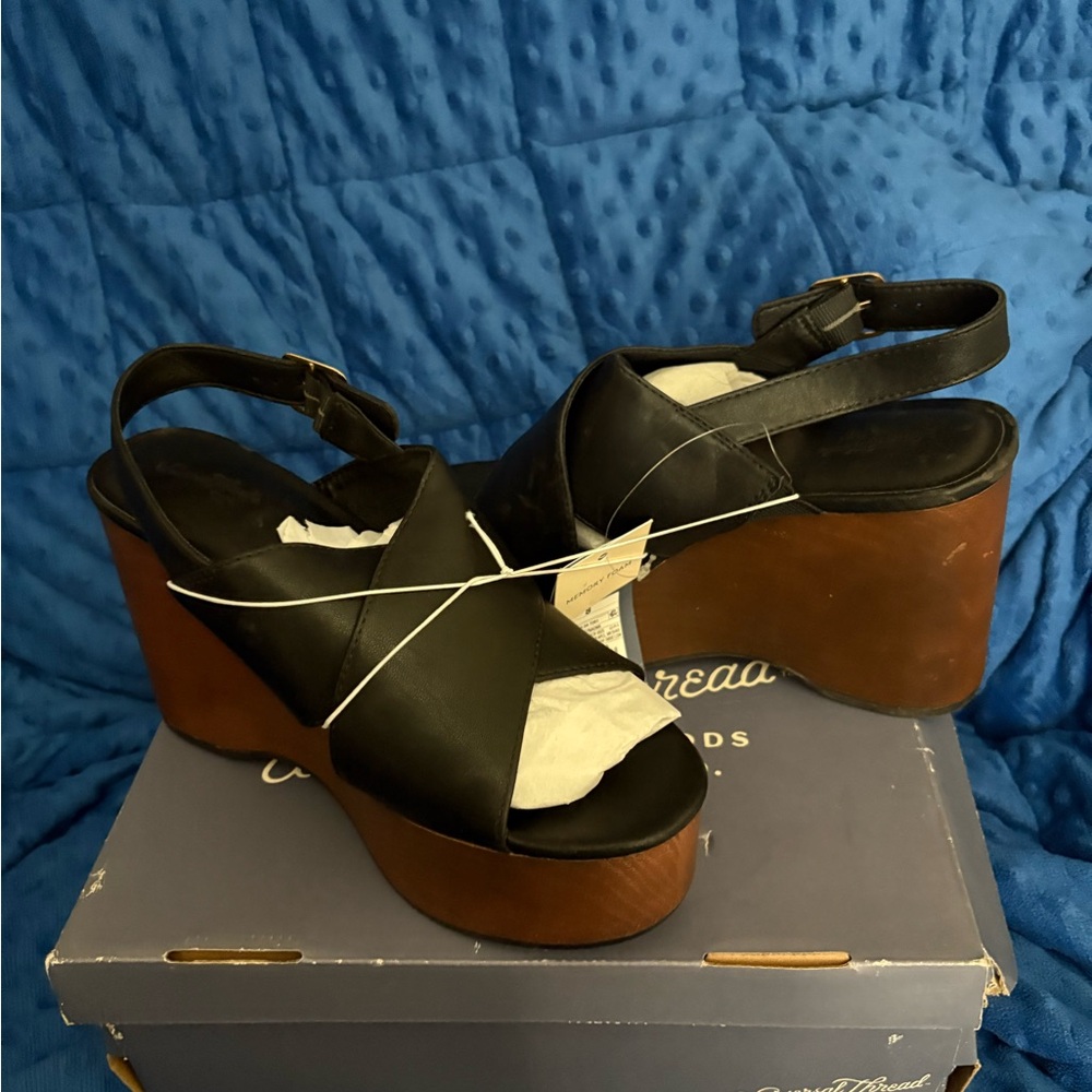 Universal Thread Black and Brown Platform Sandals